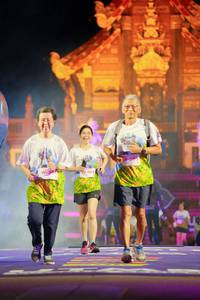 BIB: 064
                            <button type="button" onclick="openModal(22478572)" class="btn btn-primary btn-sm float-right btn-popup" data-toggle="modal" data-target=".modal-high-quality">
                        <i class="fas fa-shopping-cart"></i> Add to Cart
                    </button>
                                            <button type="button" onclick="isThisMe(22478572, true)" class="btn btn-success btn-sm float-right btn-popup btn-isme hidden" data-toggle="tooltip" data-placement="bottom" title="นี่คือรูปของคุณใช่ไหม คลิกที่นี่เพื่อเอาเข้าอัลบั้ม">
                        <i class="fas fa-plus"></i> Add to album
                    </button>
                    <button type="button" onclick="isThisMe(22478572, false)" class="btn btn-warning btn-sm float-right btn-popup btn-isnotme hidden">
                        <i class="fas fa-ban"></i> Remove from album
                    </button>